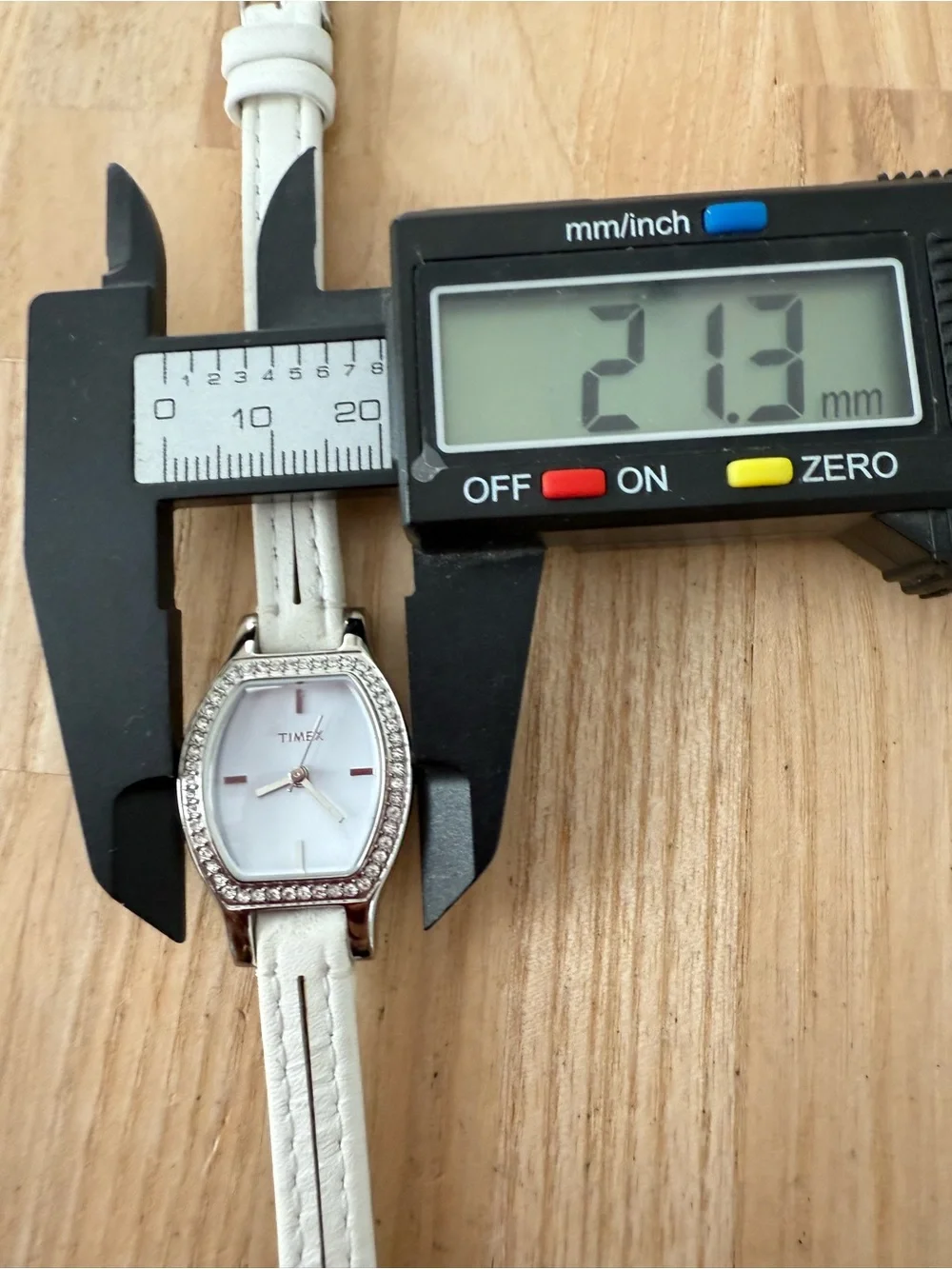 Timex ladies barrel shaped white leather watch NEW BATTERY